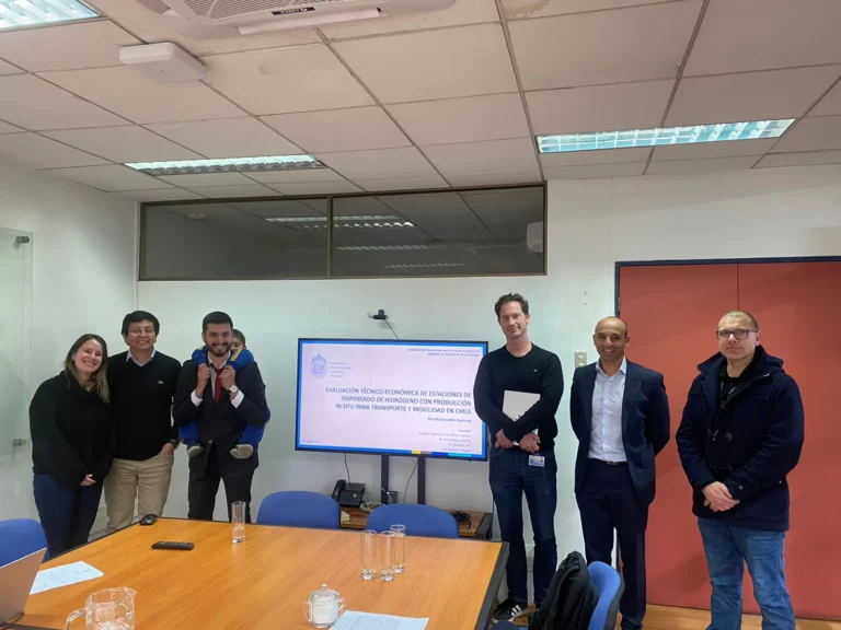 Nicolás Gonzalez se convierte en un nuevo graduado del Magíster en Ingeniería de la Energía de la Pontificia Universidad Católica de Chile